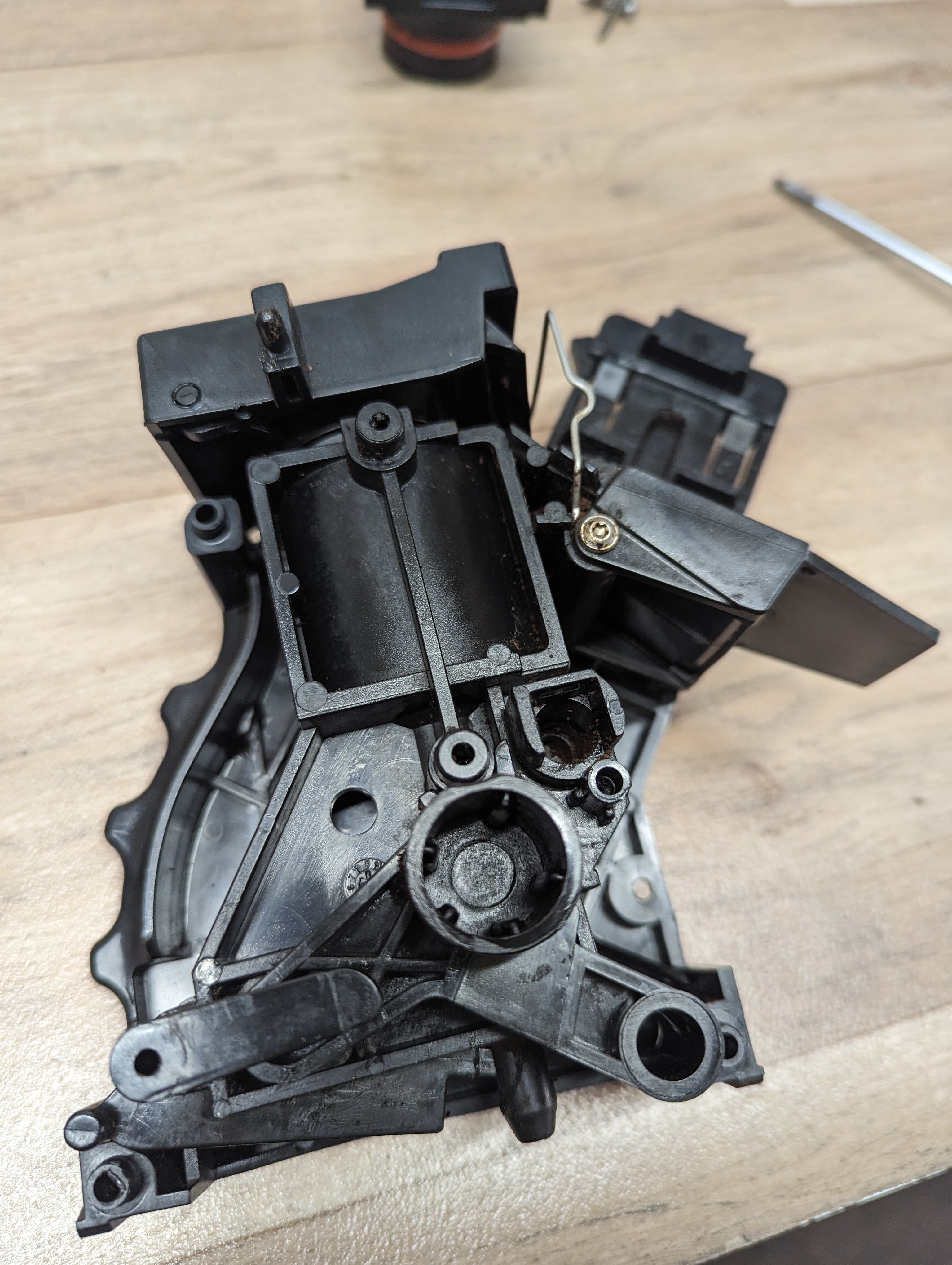 Brühkammer wieder in das Gehäuse