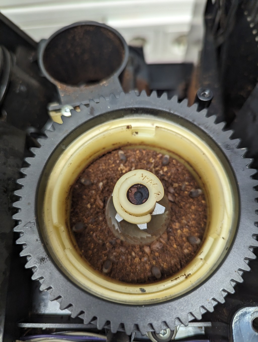 Delonghi: Mahlwerk rattert