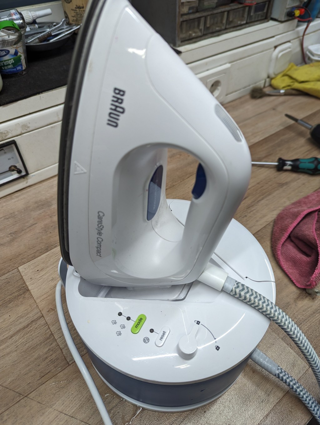 Braun Dampfbügelstation „CareStyle&nbsp;Compact“